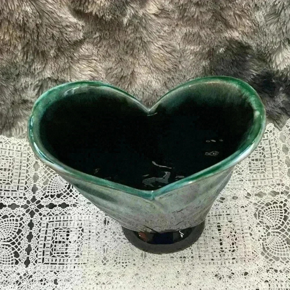 Vintage Blue Mountain Pottery BMP Large Open Leaf  Style Vase, Green Glaze - Picture 5 of 16